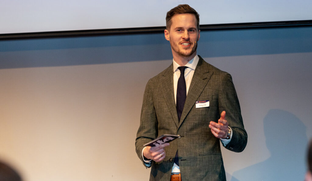 Ferdinand Stijn presenting