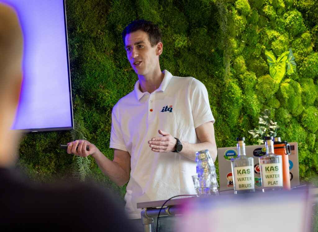 Pim van den Hogen presenting