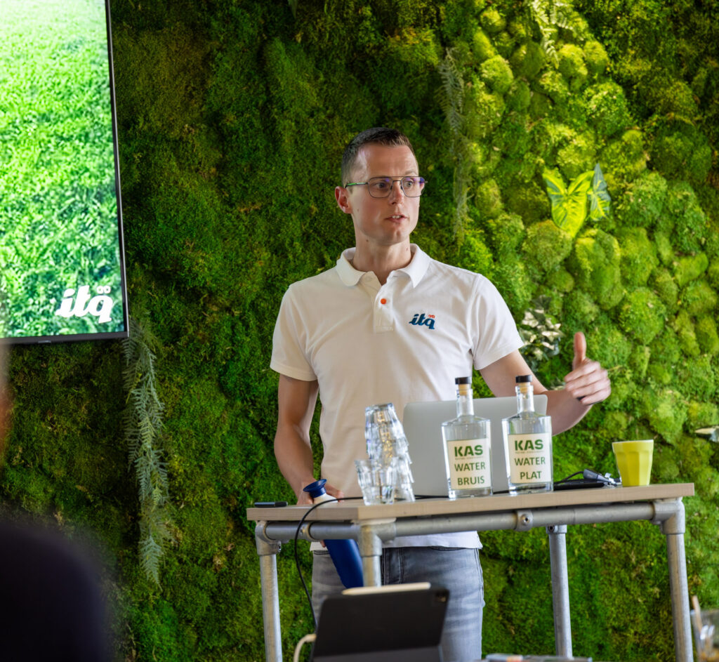 Jesper Alberts presenting