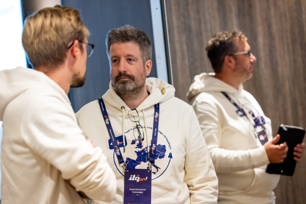 Robert Kloosterhuis listening