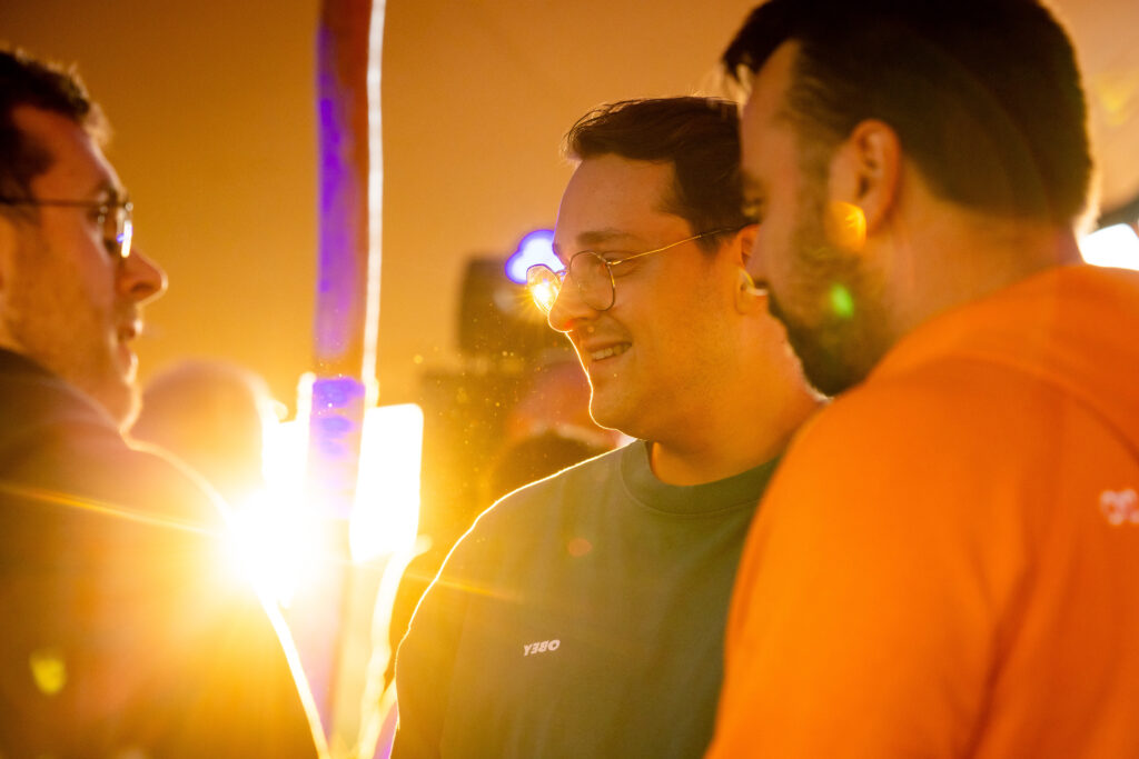 Dennis de Jong with sunshine background